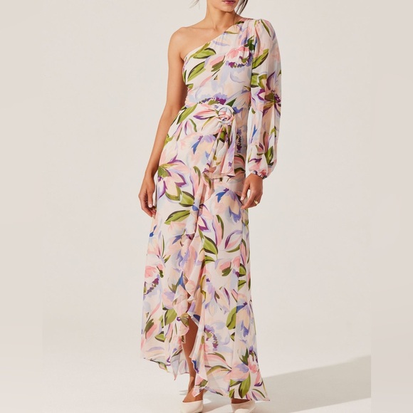 Astr Dresses & Skirts - NEW ASTR Sandersonia Floral Dress